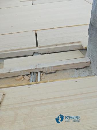 大学运动篮球地板施工团队1