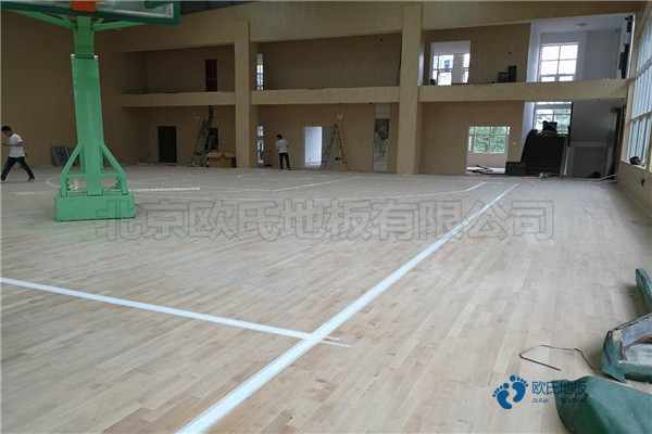 学校篮球场馆木地板辅设3